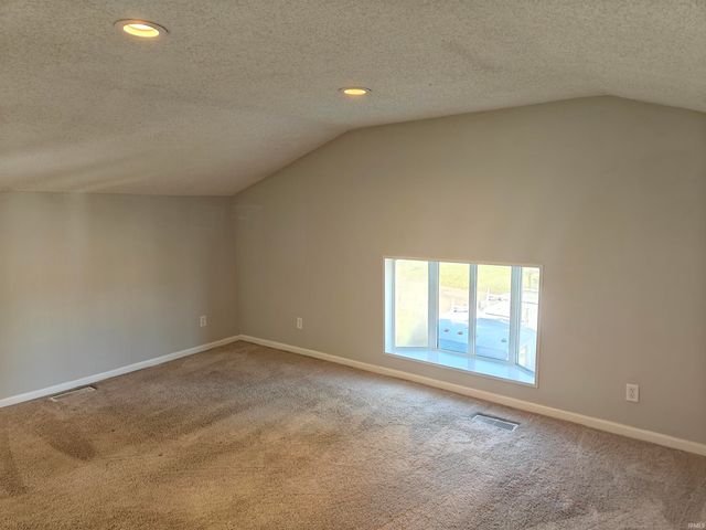 6401 E Oak Street, Evansville, IN 47715