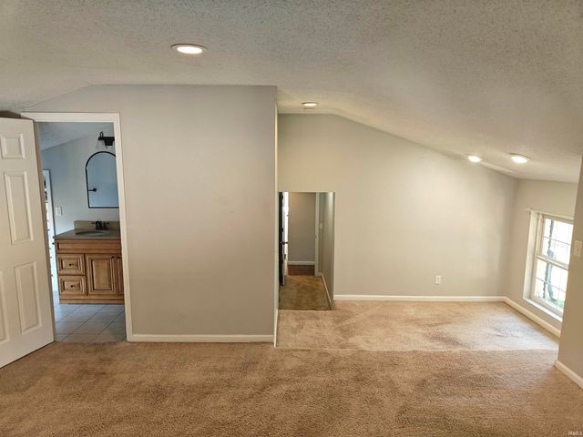 6401 E Oak Street, Evansville, IN 47715