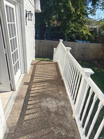 6401 E Oak Street, Evansville, IN 47715