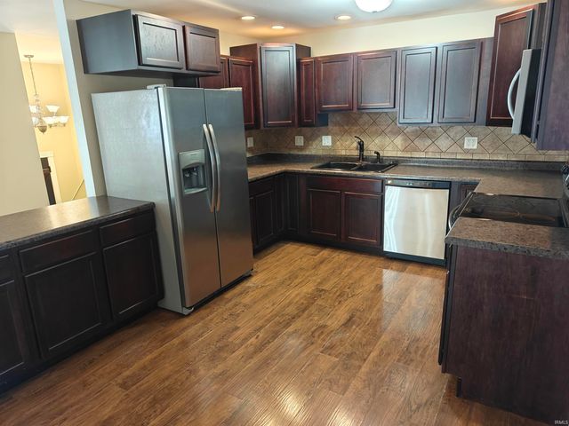 6401 E Oak Street, Evansville, IN 47715