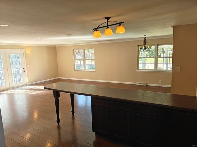 6401 E Oak Street, Evansville, IN 47715