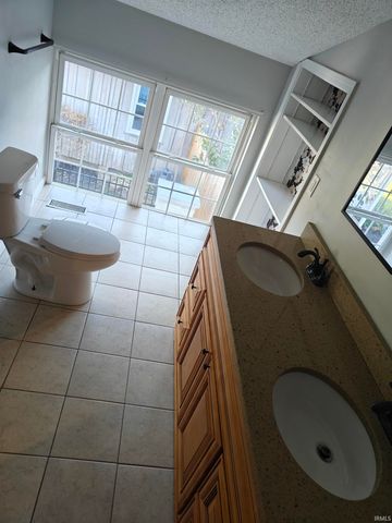 6401 E Oak Street, Evansville, IN 47715