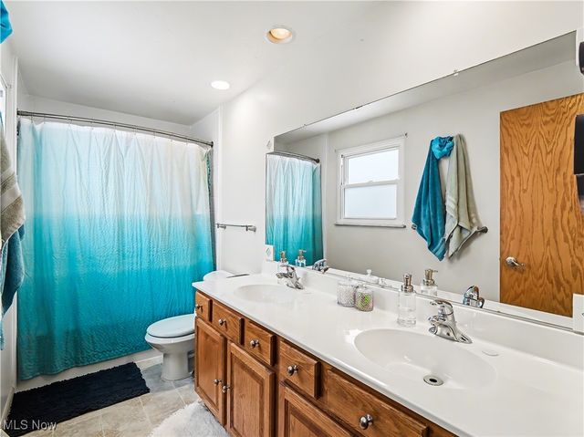 10000 Munich Drive, Parma, OH 44130