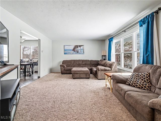 10000 Munich Drive, Parma, OH 44130