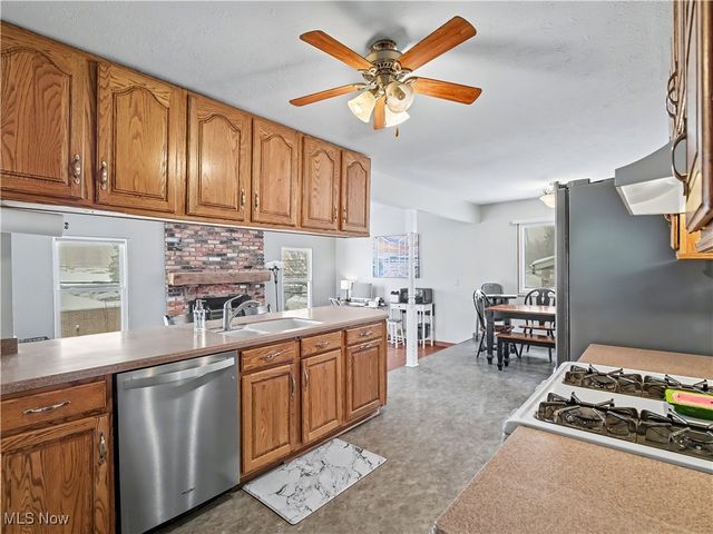 10000 Munich Drive, Parma, OH 44130