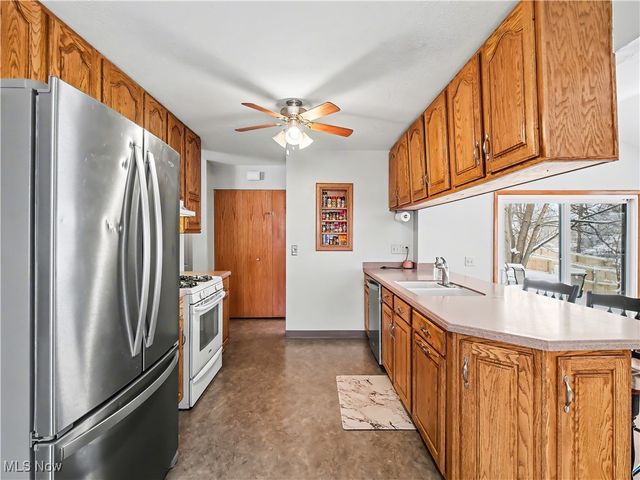 10000 Munich Drive, Parma, OH 44130