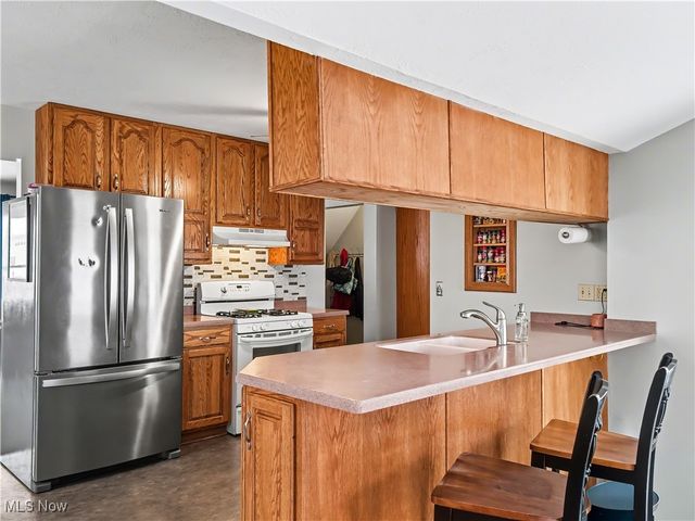 10000 Munich Drive, Parma, OH 44130