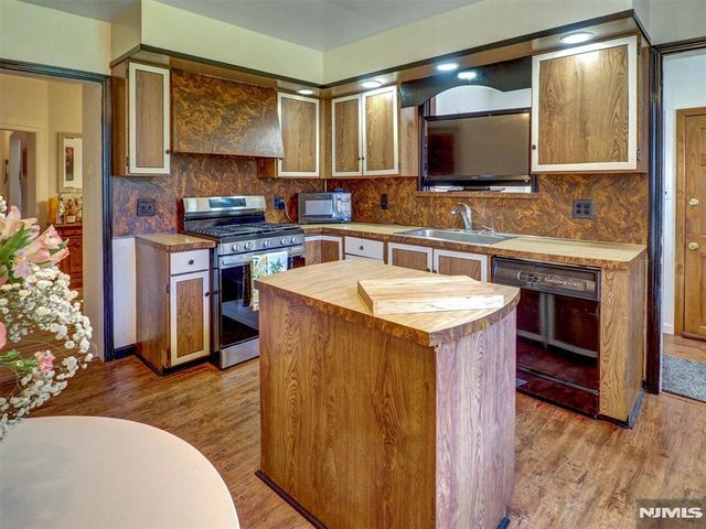 24 54th Street, Bayonne, NJ 07002
