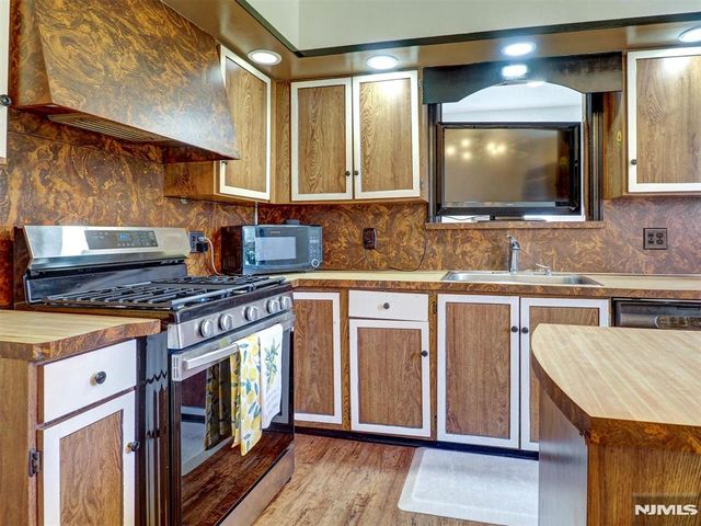 24 54th Street, Bayonne, NJ 07002