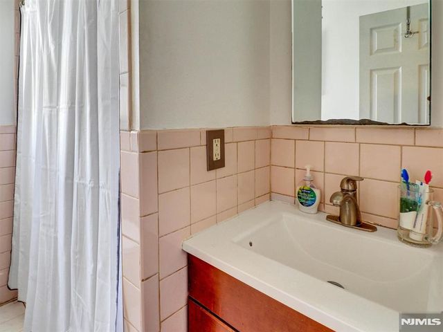 24 54th Street, Bayonne, NJ 07002