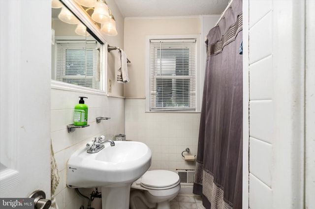 8 BENSON LN, Hamilton, NJ 08610