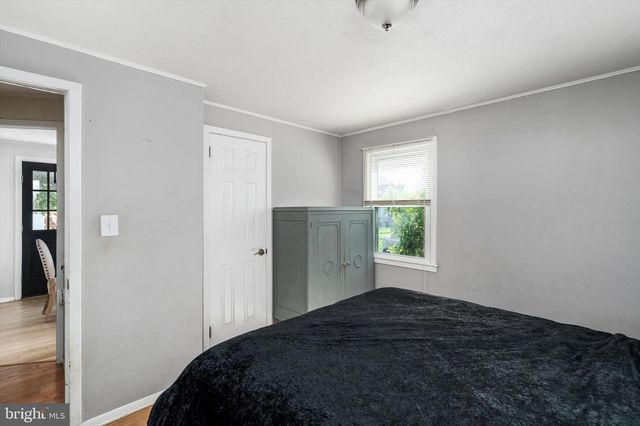 8 BENSON LN, Hamilton, NJ 08610