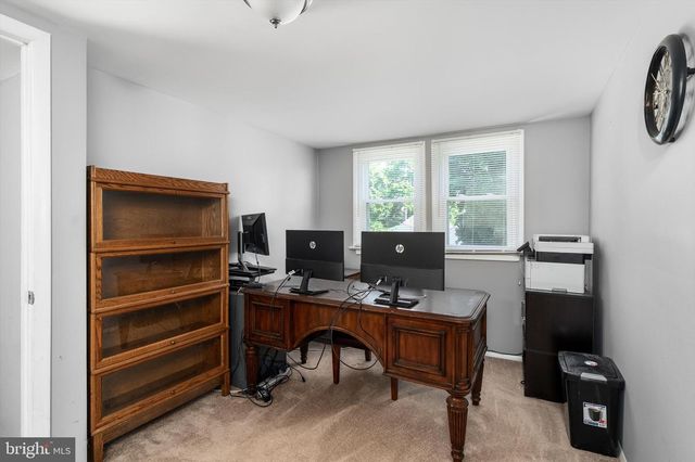 8 BENSON LN, Hamilton, NJ 08610