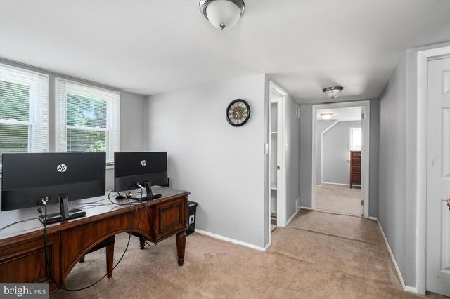 8 BENSON LN, Hamilton, NJ 08610