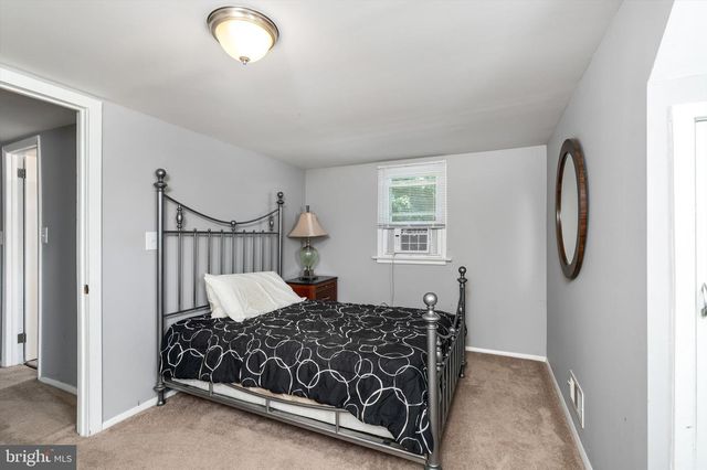 8 BENSON LN, Hamilton, NJ 08610