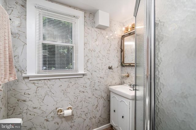 8 BENSON LN, Hamilton, NJ 08610