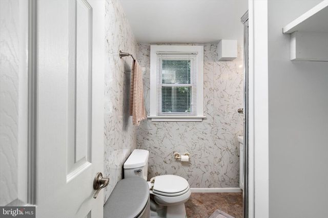 8 BENSON LN, Hamilton, NJ 08610