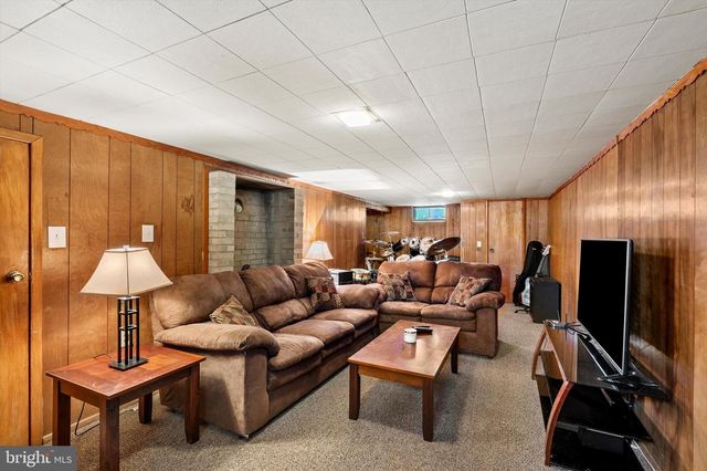 8 BENSON LN, Hamilton, NJ 08610