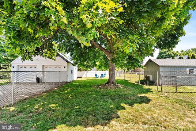 8 BENSON LN, Hamilton, NJ 08610