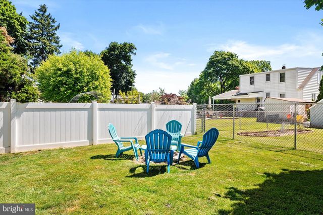 8 BENSON LN, Hamilton, NJ 08610