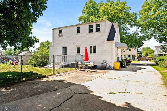8 BENSON LN, Hamilton, NJ 08610