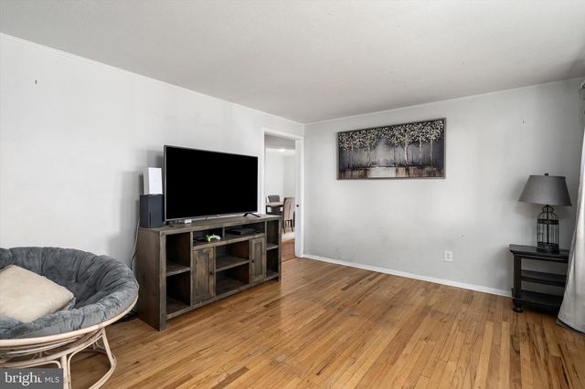 8 BENSON LN, Hamilton, NJ 08610