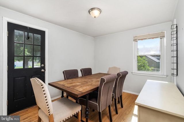 8 BENSON LN, Hamilton, NJ 08610