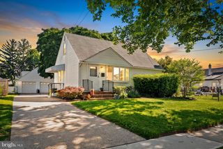 8 BENSON LN, Hamilton, NJ 08610