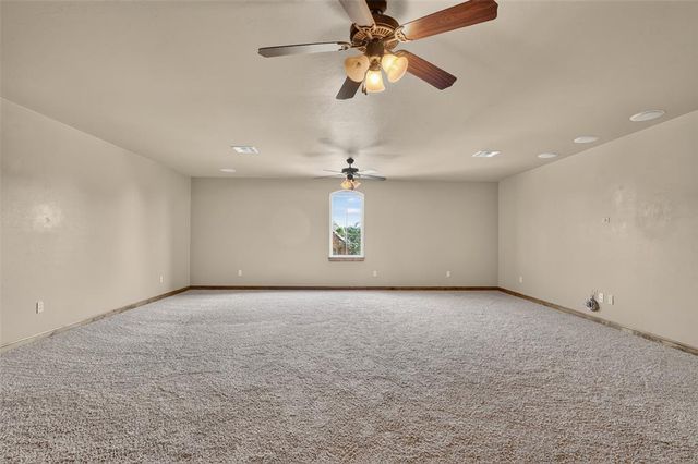 9021 NW 148th Place, Yukon, OK 73099
