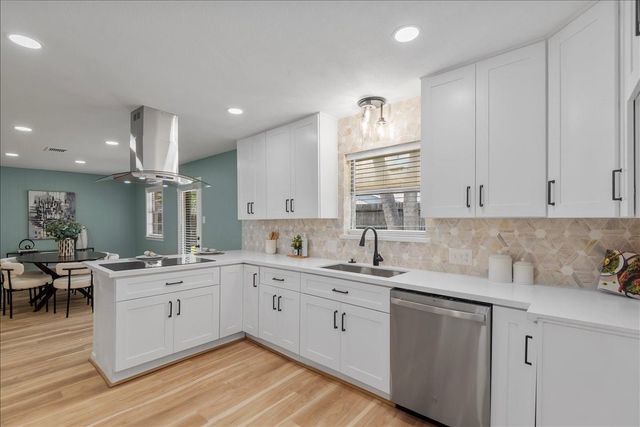 1106 Long Dr, Richmond, TX 77469