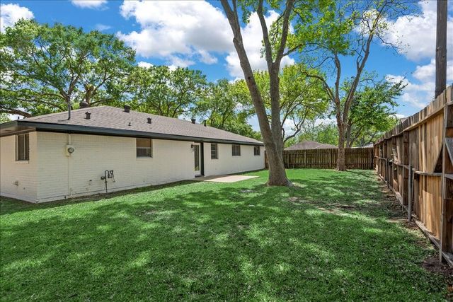 1106 Long Dr, Richmond, TX 77469