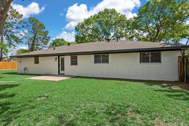 1106 Long Dr, Richmond, TX 77469