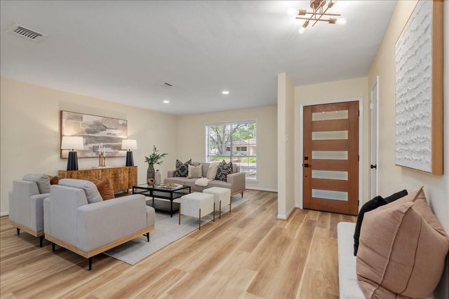 1106 Long Dr, Richmond, TX 77469