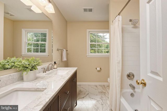 5901 MOORE RD, Marshall, VA 20115