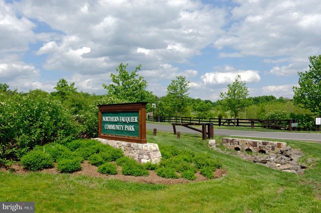 5901 MOORE RD, Marshall, VA 20115