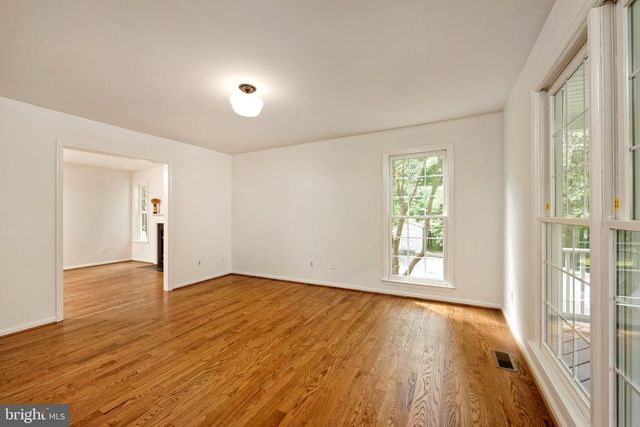 5901 MOORE RD, Marshall, VA 20115
