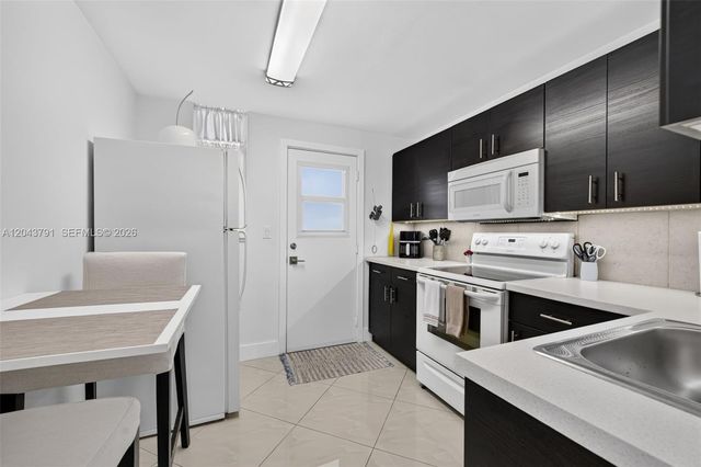 2930 Point East Drive E201, Aventura, FL 33160