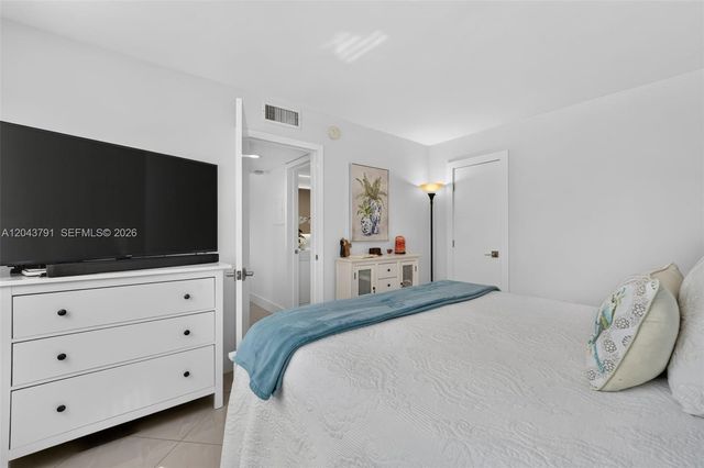 2930 Point East Drive E201, Aventura, FL 33160