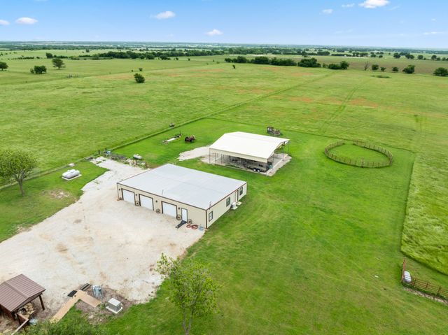 2752 S Branch Road, Krum, TX 76249