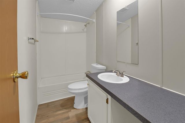 212 West Drive, Kemah, TX 77565