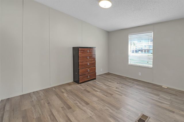 212 West Drive, Kemah, TX 77565