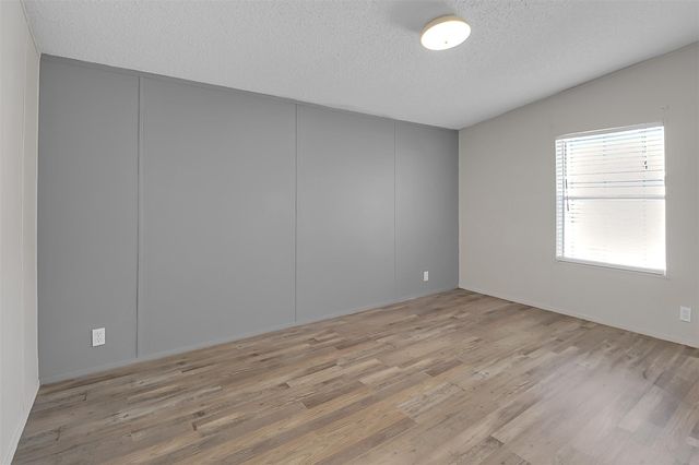 212 West Drive, Kemah, TX 77565