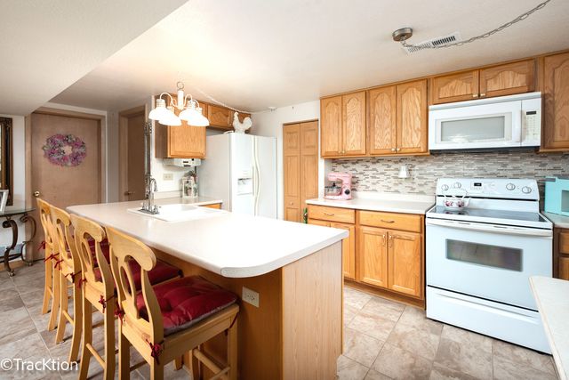 551 N PLAMONDON Drive, Addison, IL 60101