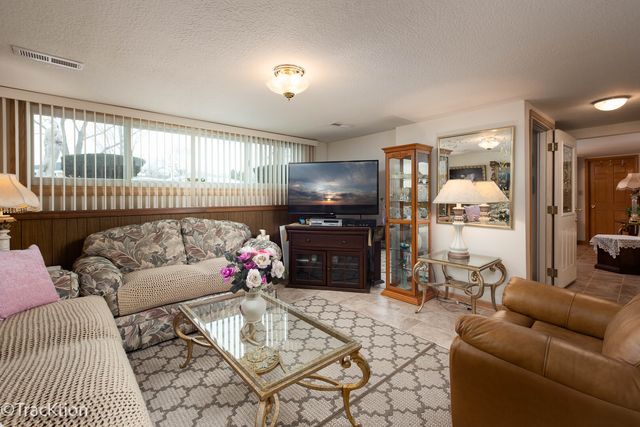 551 N PLAMONDON Drive, Addison, IL 60101