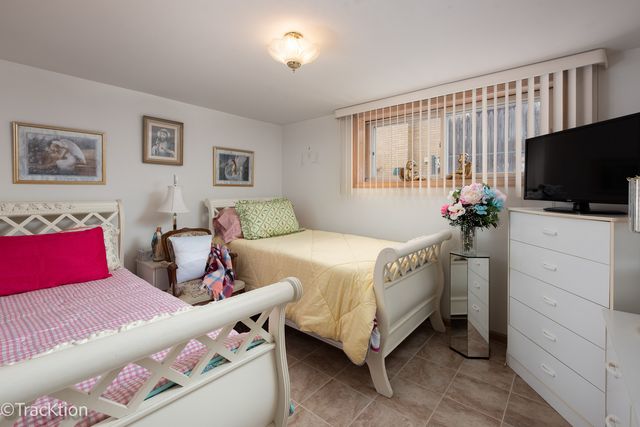 551 N PLAMONDON Drive, Addison, IL 60101