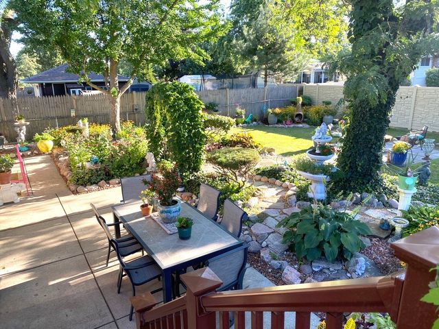 551 N PLAMONDON Drive, Addison, IL 60101