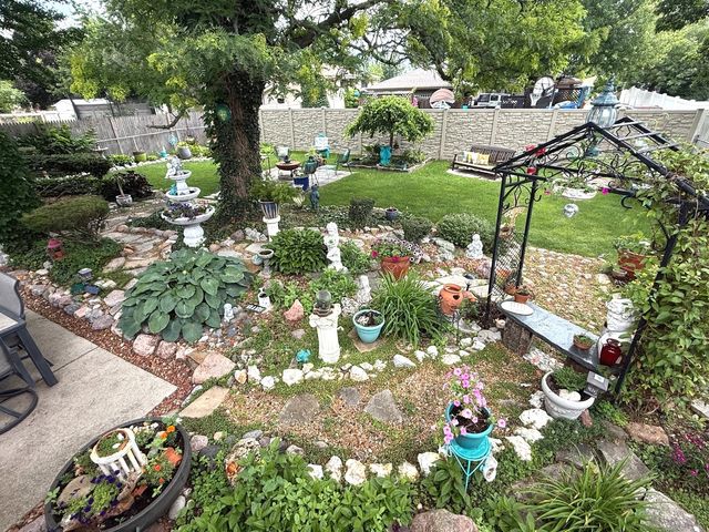 551 N PLAMONDON Drive, Addison, IL 60101