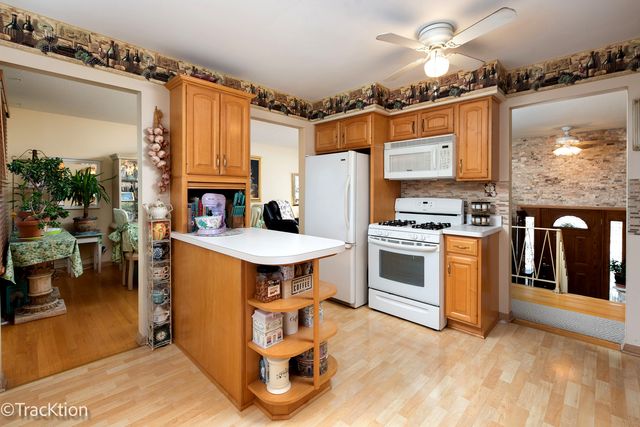 551 N PLAMONDON Drive, Addison, IL 60101