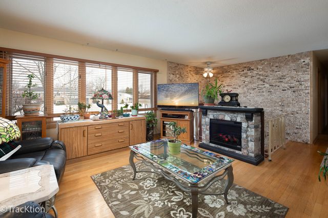 551 N PLAMONDON Drive, Addison, IL 60101