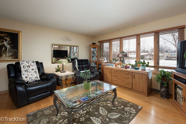 551 N PLAMONDON Drive, Addison, IL 60101